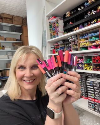 ⏰ POSLEDNÍ HODINY 🎁 Ještě dnes do půlnoci se můžete přidat do kurzu Malujeme mandalu akrylovými fixami – a získat dva...